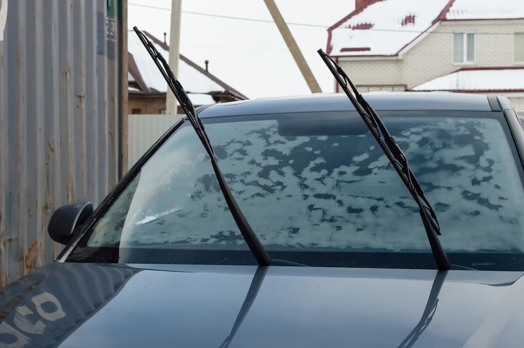 How To Professionally Clean Your Windscreen